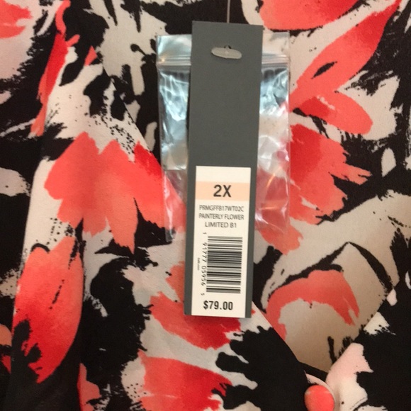 New Women’s top. - Picture 3 of 3